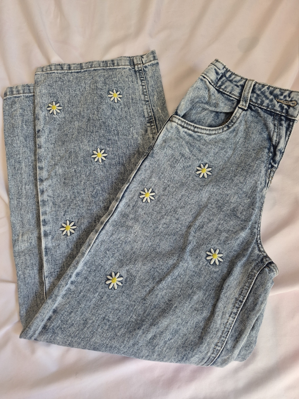 Light Wash Daisy Embroidered Girl's Jeans